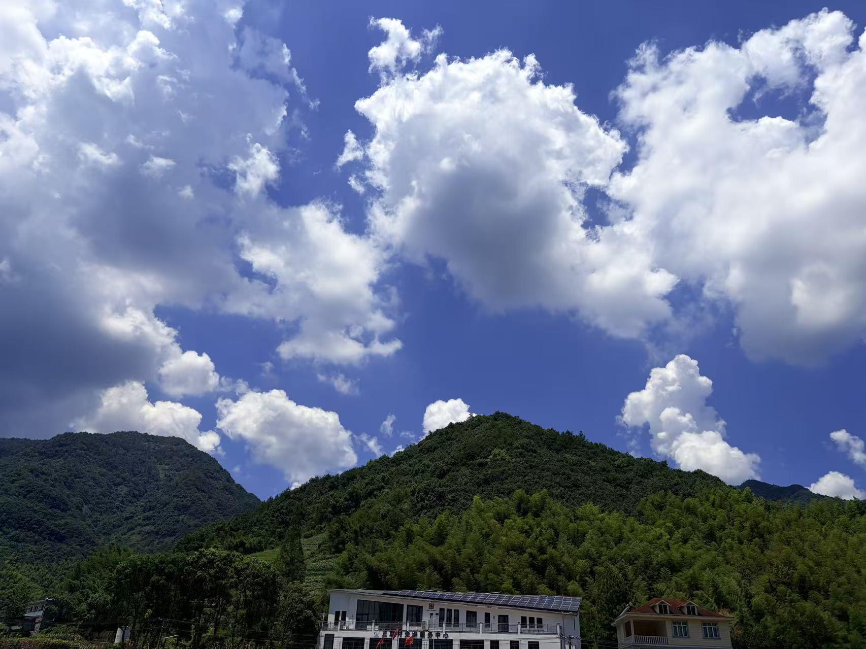 山间的云与光