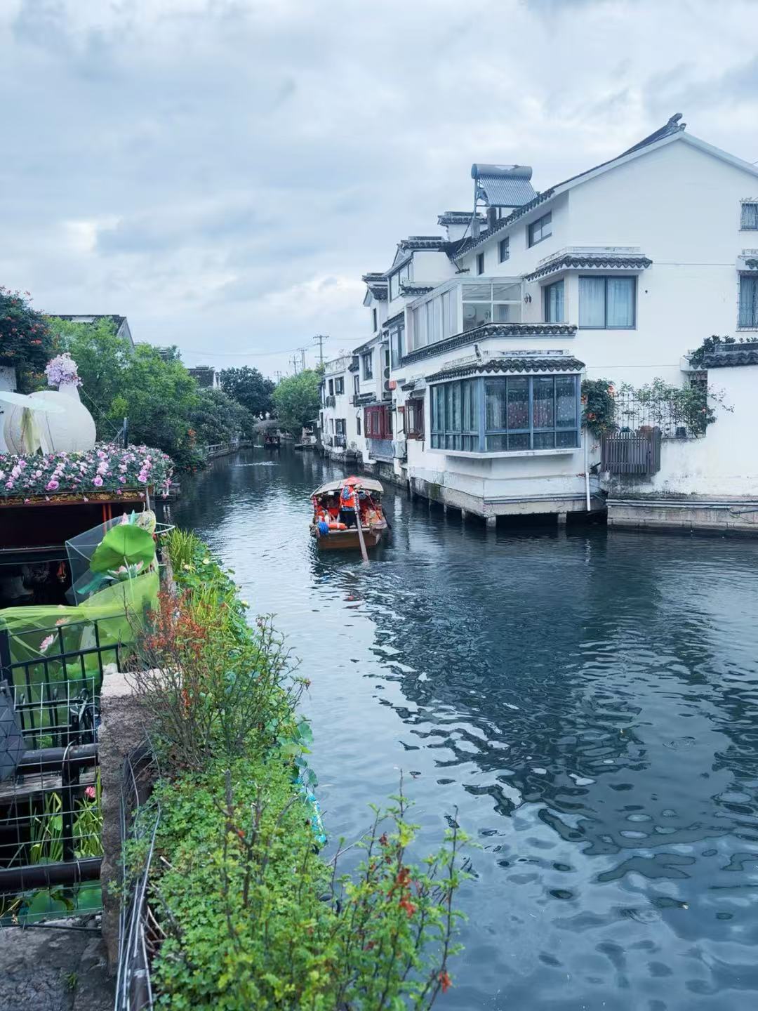 平江路的水巷和沿岸民居